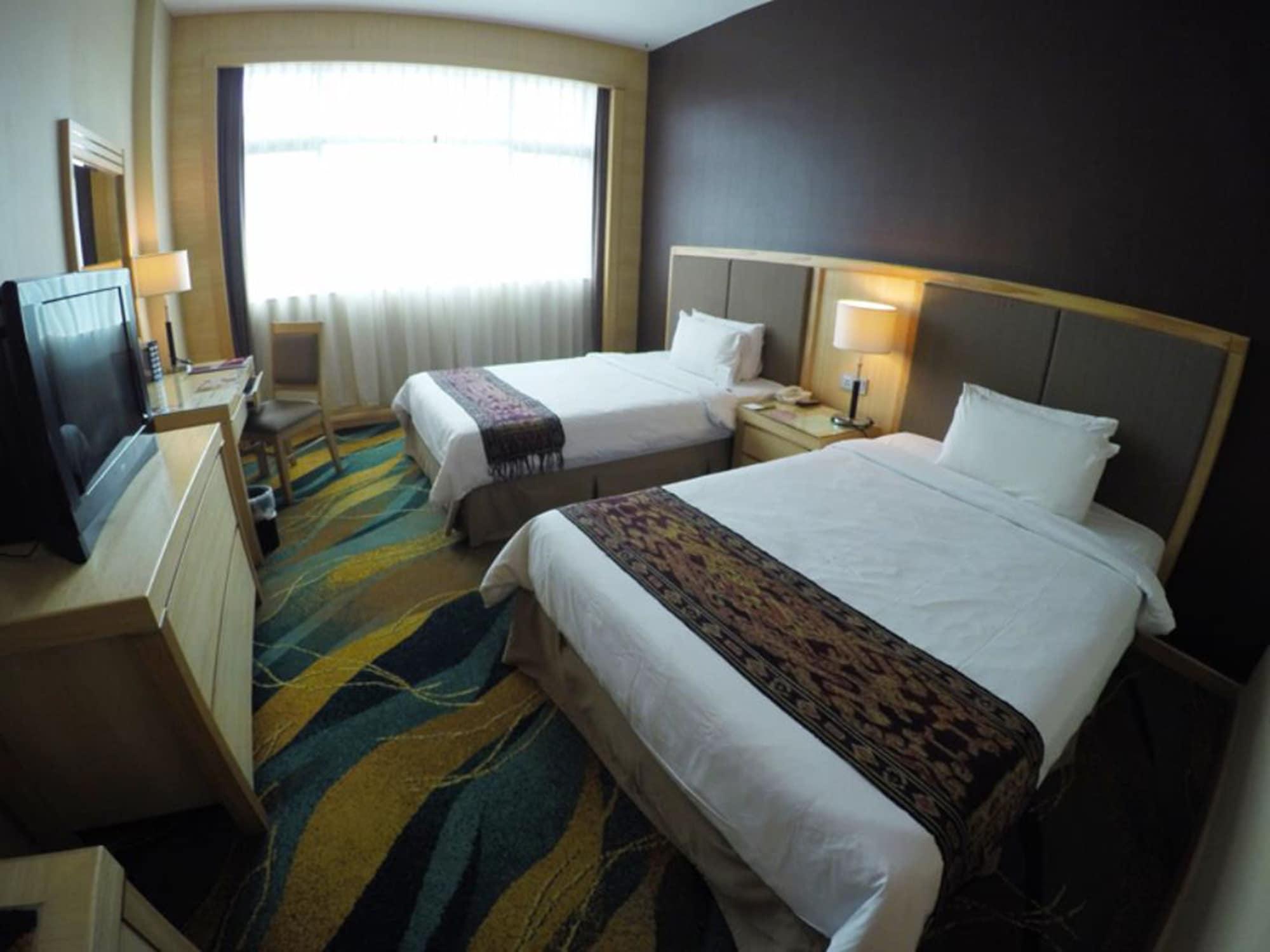 Imperial Palace Hotel Miri Buitenkant foto