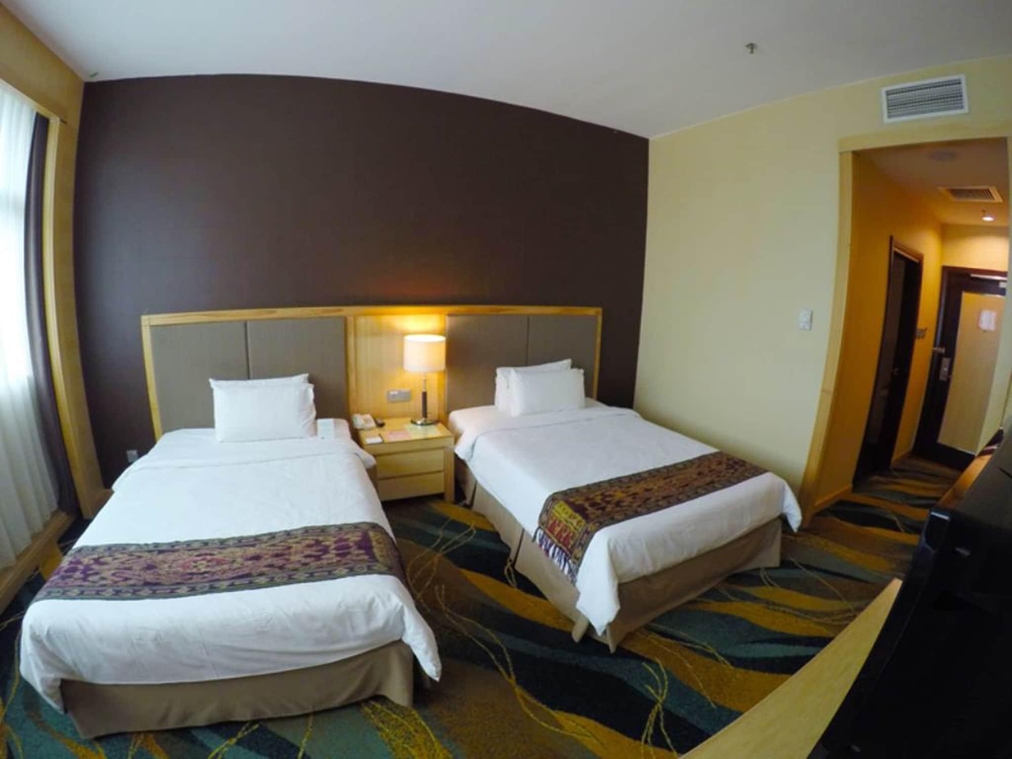 Imperial Palace Hotel Miri Buitenkant foto