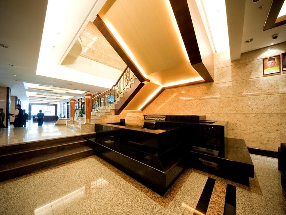Imperial Palace Hotel Miri Buitenkant foto
