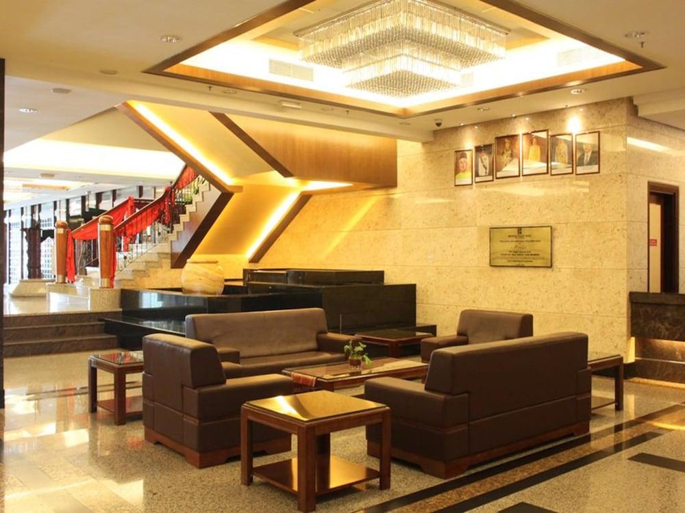 Imperial Palace Hotel Miri Buitenkant foto