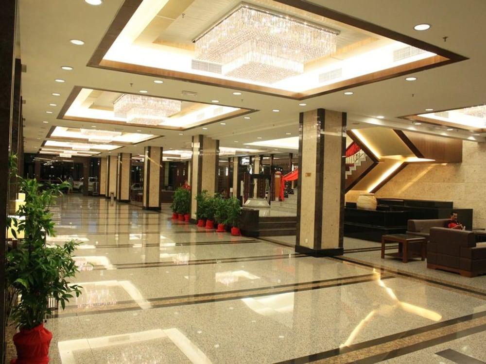 Imperial Palace Hotel Miri Buitenkant foto