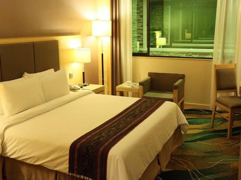 Imperial Palace Hotel Miri Buitenkant foto
