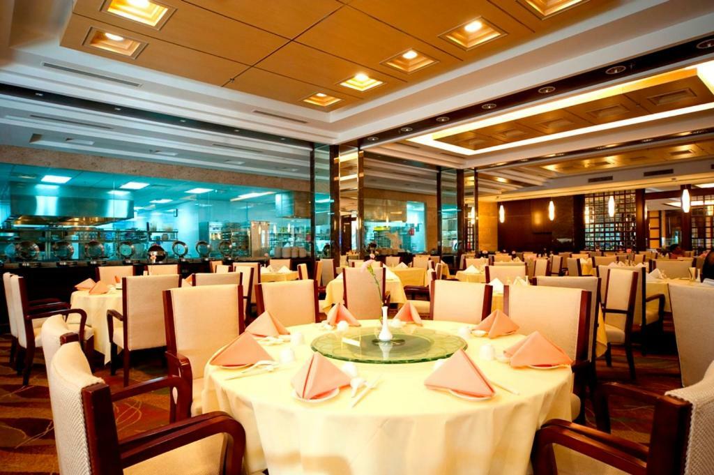Imperial Palace Hotel Miri Buitenkant foto
