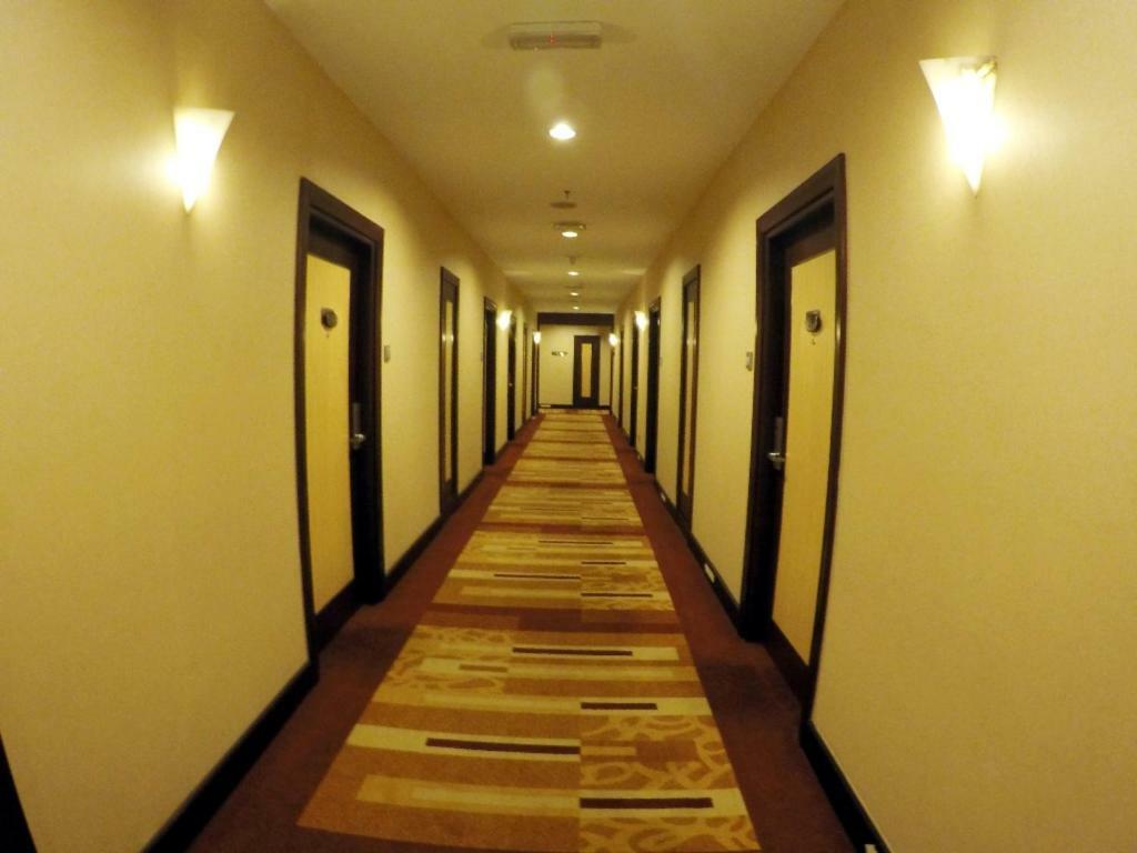 Imperial Palace Hotel Miri Buitenkant foto