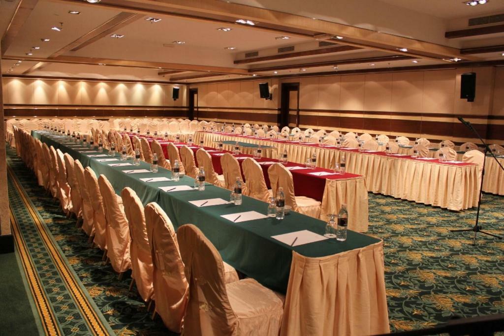 Imperial Palace Hotel Miri Buitenkant foto