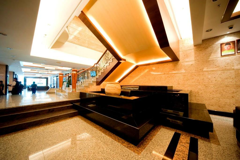 Imperial Palace Hotel Miri Buitenkant foto